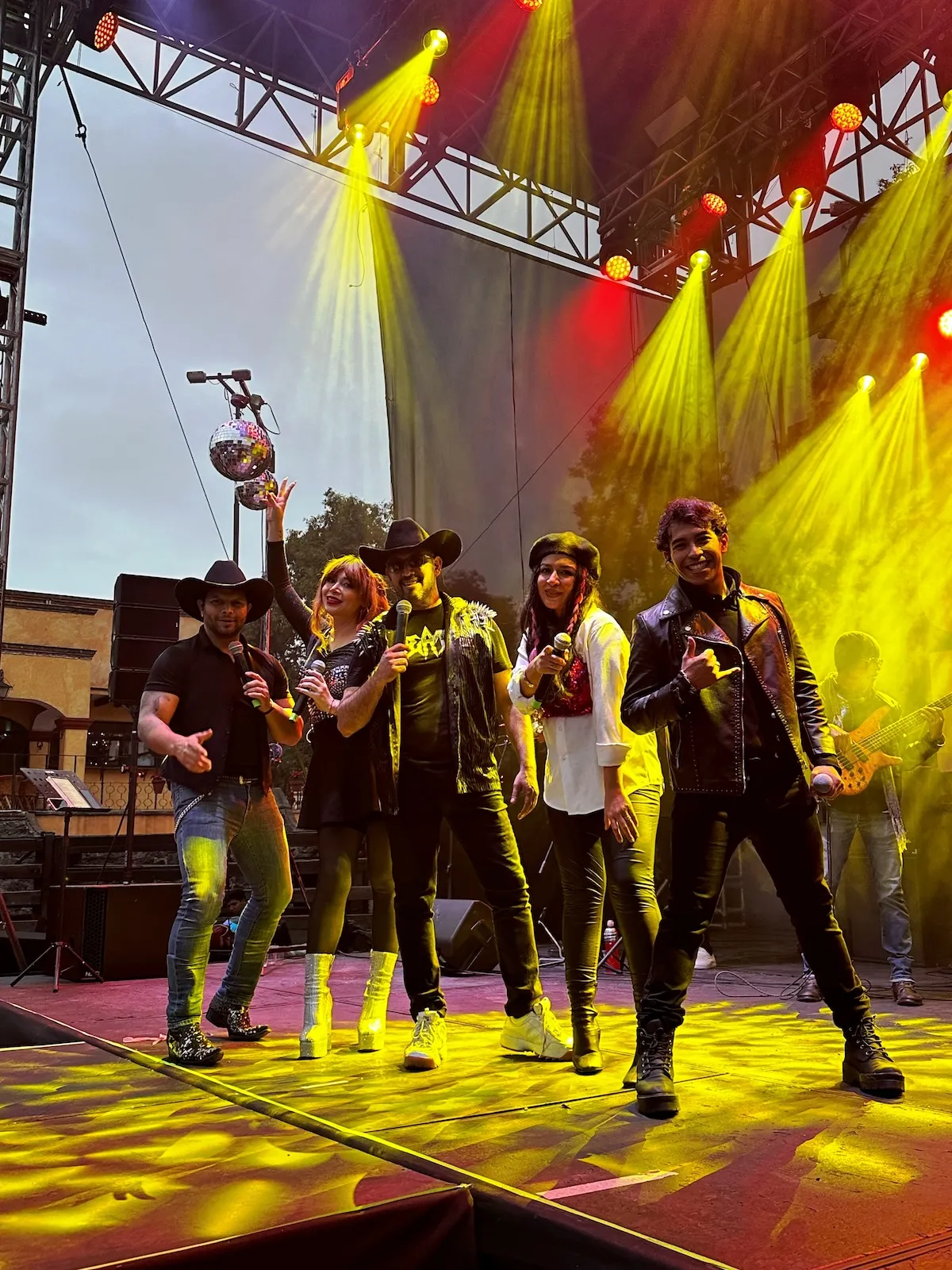 Concierto en lienzo charro con artistas en vivo